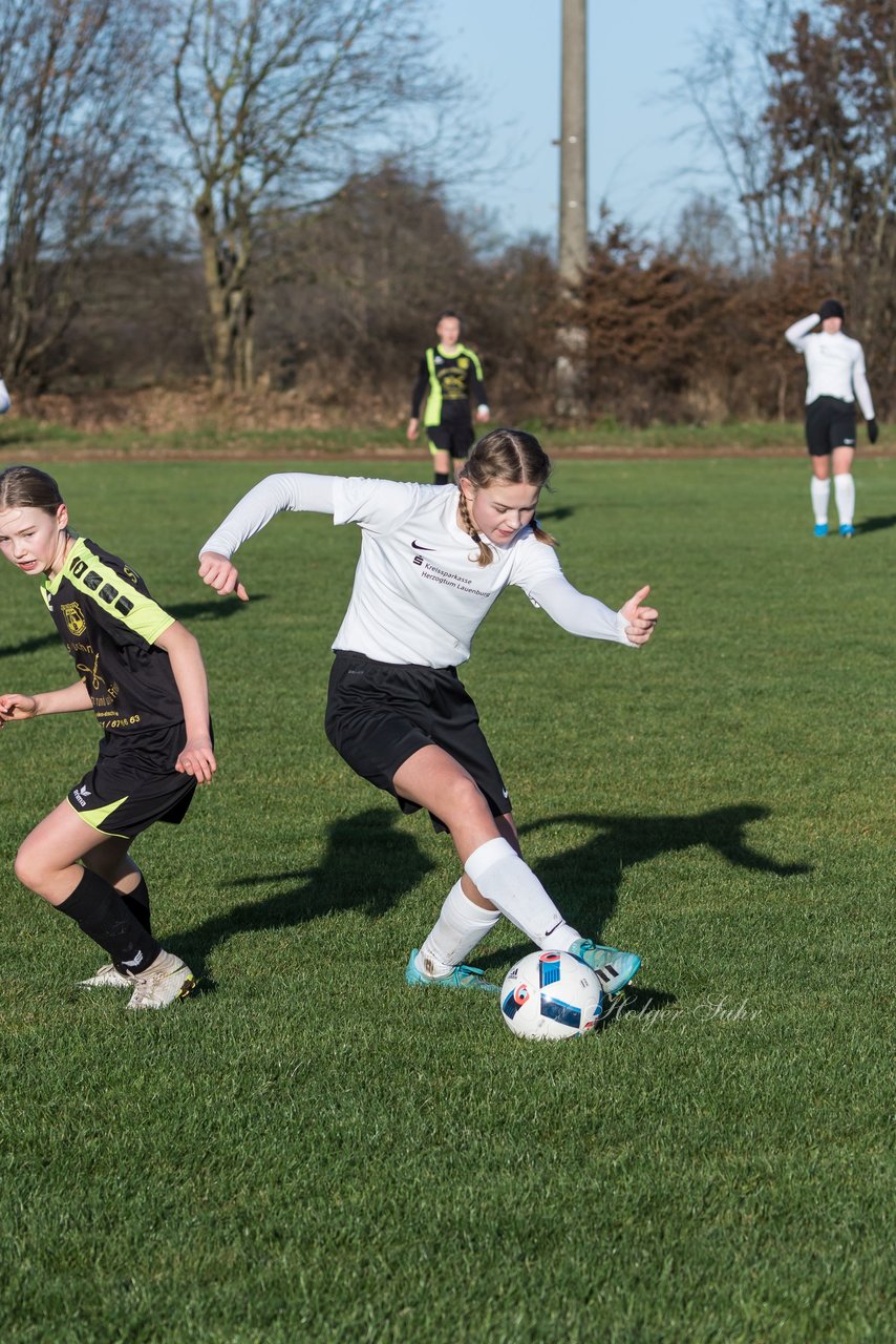 Bild 395 - B-Juniorinnen MSG Steinhorst Krummesse - SV Frisia 03 Risum Lindholm : Ergebnis: 0:5